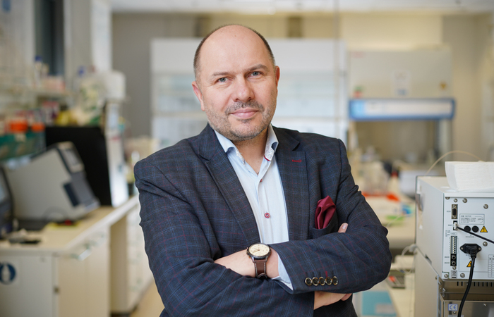 Professor Jacek Jemielity receives the Roman Kaliszan Award and Medal