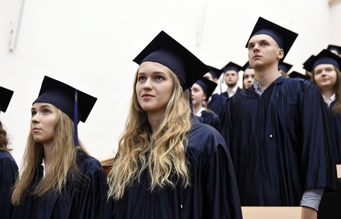 The first students are matriculated