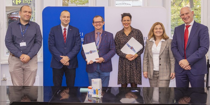 from the left: Mateusz Kirjak, Prof. Tomasz Bączek, Prof. Michał Markuszewski, Sietske Zagers, Zeta Xouri, Arno Schoevaars