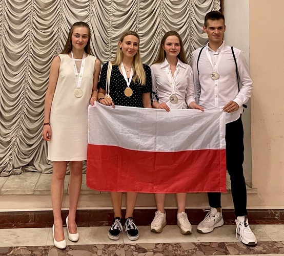 from the left: Aleksandra Kowalczyk (silver medal), Jagienka Mądrzak (gold medal), Zuzanna Żyra (silver medal), Szymon Bander (silver medal)