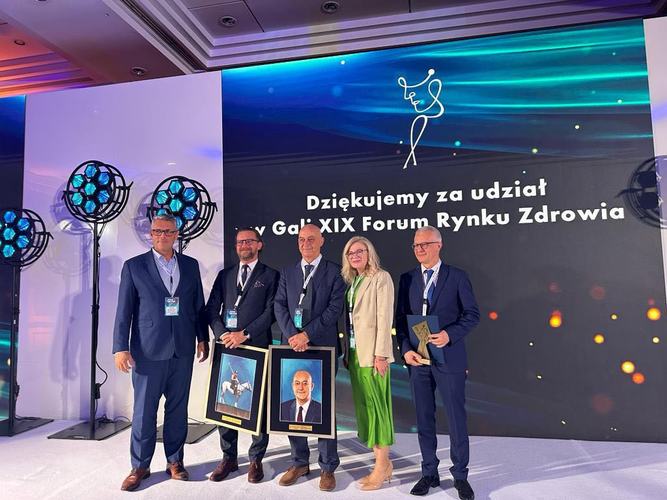 from the left: Jakub Kraszewski, Dr. Habil. Tomasz Stefaniak, Prof. Witold Rzyman, Prof. Edyta Szurowska, Dr. Habil. Jacek Wojarski